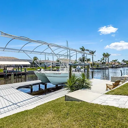 Gulf Access, Heated Pool, Sauna, Paddle Boards, Sleeps 10 - Villa Sun Kissed